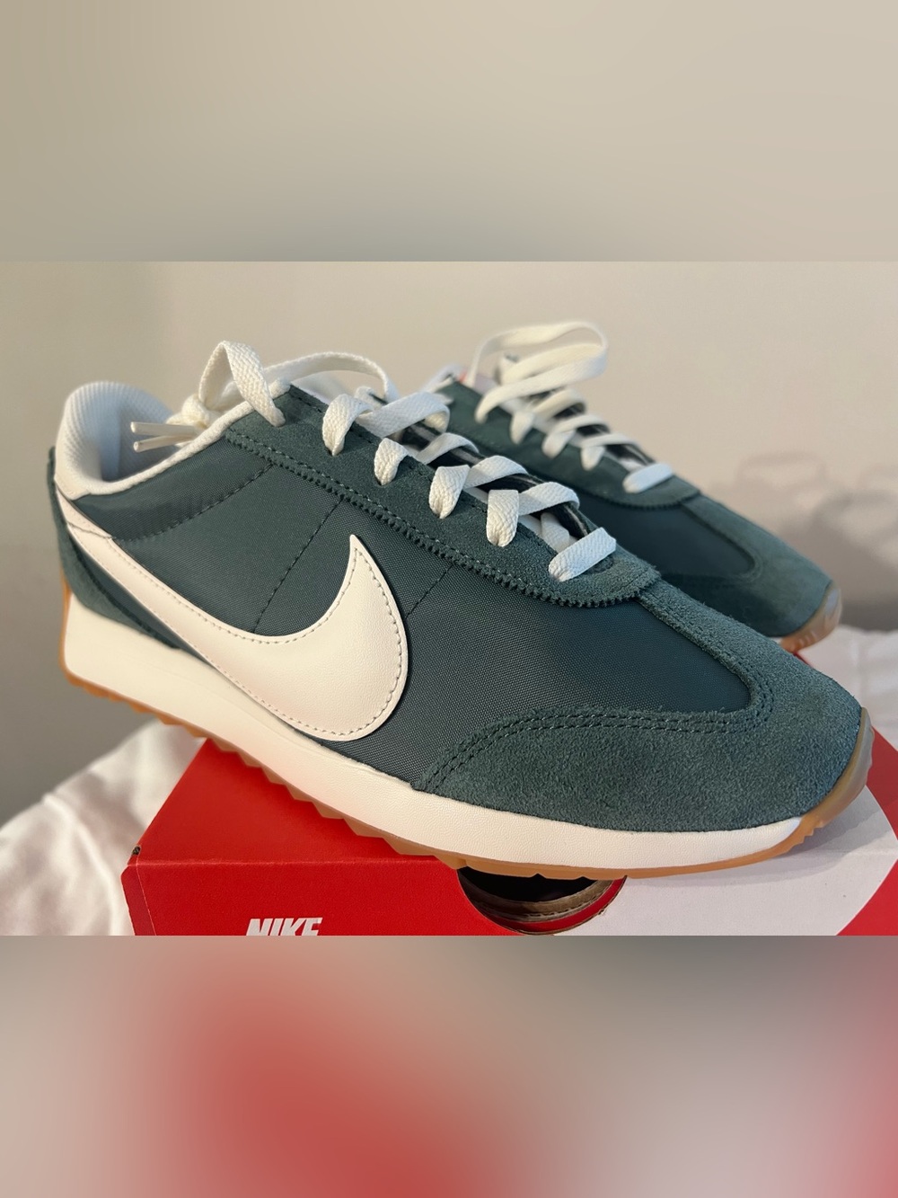 Nike Women’s Forest Green and White Retro Runner